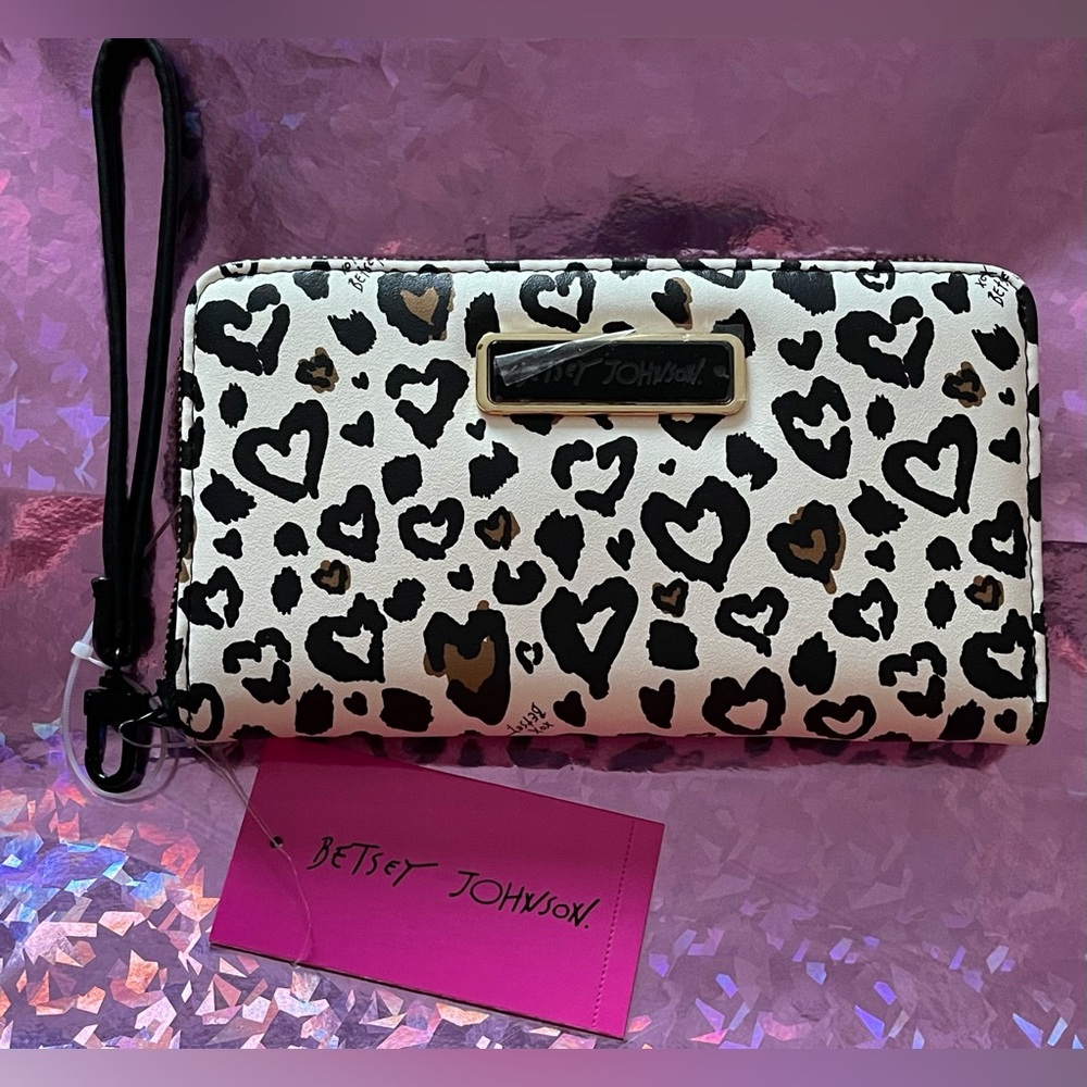 Betsey Johnson Black/ White /Brown  and HEART ♥️ 💟 Leopard Print Wristlet